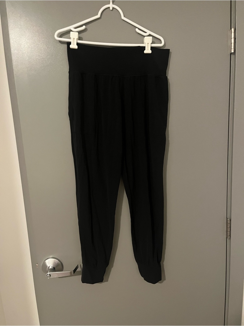 Athleta Black Salutation Jogger - Size large